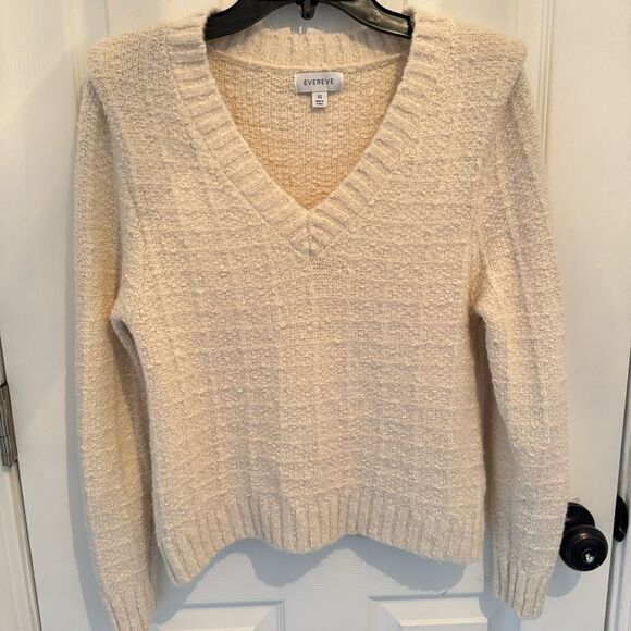 Evereve Ashlyn Strong Shoulder Pullover Cream
Metallic V-Neck Knit Sweater - Picture 1 of 8